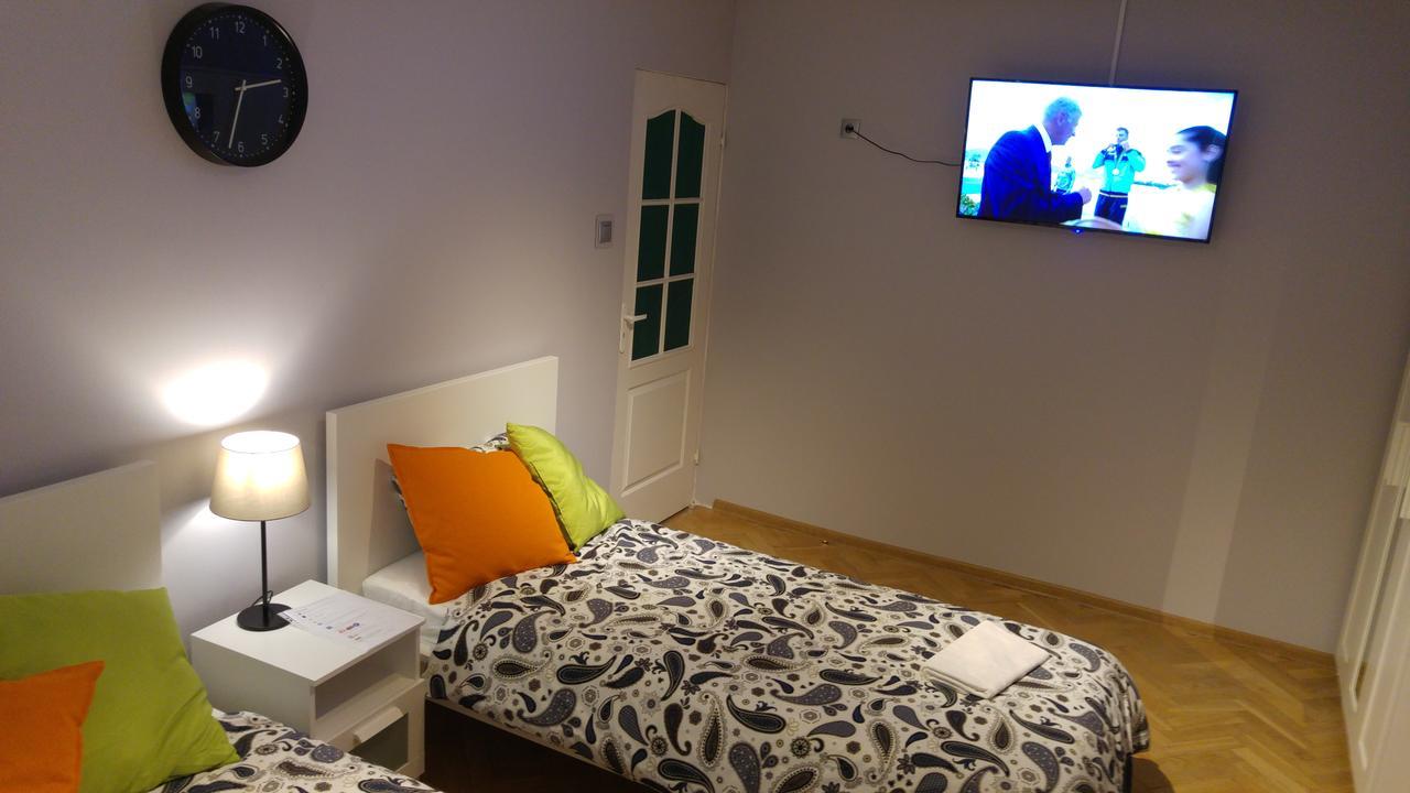 Rent0Nline Niepodleglosci Rooms Metro Warsaw Exterior photo